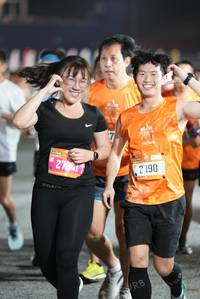BIB: 278411, 1078, 0612
                            <button type="button" onclick="openModal(19606502)" class="btn btn-primary btn-sm float-right btn-popup" data-toggle="modal" data-target=".modal-high-quality">
                        <i class="fas fa-shopping-cart"></i> Add to Cart
                    </button>
                                            <button type="button" onclick="isThisMe(19606502, true)" class="btn btn-success btn-sm float-right btn-popup btn-isme hidden" data-toggle="tooltip" data-placement="bottom" title="นี่คือรูปของคุณใช่ไหม คลิกที่นี่เพื่อเอาเข้าอัลบั้ม">
                        <i class="fas fa-plus"></i> Add to album
                    </button>
                    <button type="button" onclick="isThisMe(19606502, false)" class="btn btn-warning btn-sm float-right btn-popup btn-isnotme hidden">
                        <i class="fas fa-ban"></i> Remove from album
                    </button>
